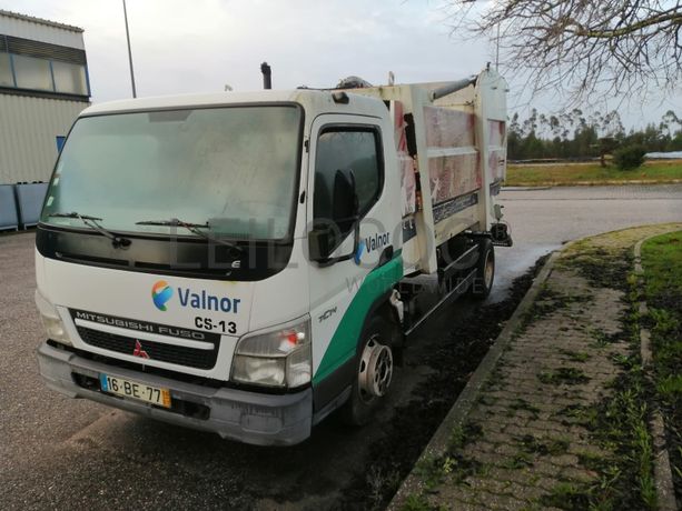 Mitsubishi Canter com caixa e grua · Ano 2006