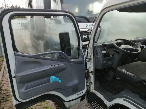 Mitsubishi Canter com caixa e grua · Ano 2006