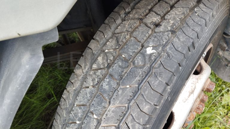 Mitsubishi Canter com caixa compactadora · Ano 2004