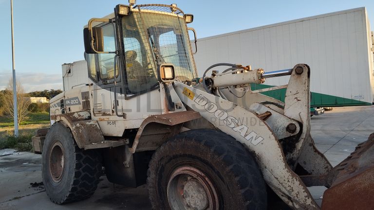 Pá Carregadora DOOSAN DL200 · Ano 2009
