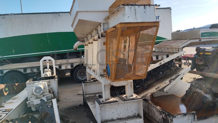 Mesa vibratória · Ano 2012