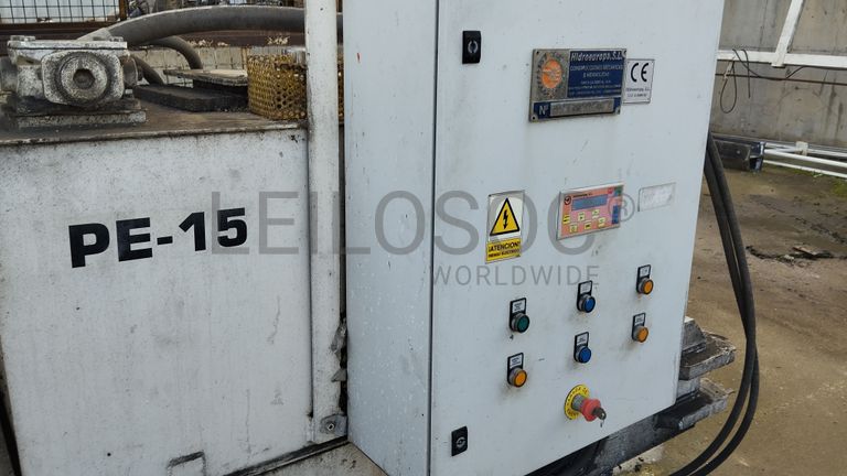 Prensa de enfardar latas · Ano 2012