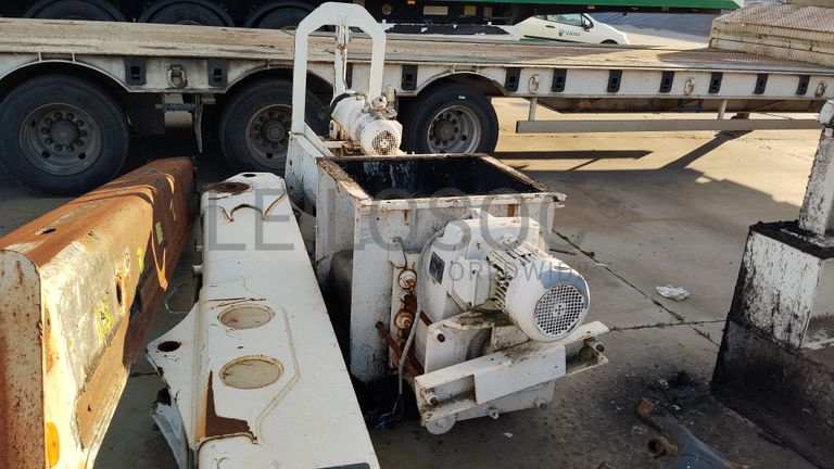 Prensa de Abertura de Garrafas Óleo · Ano 2012