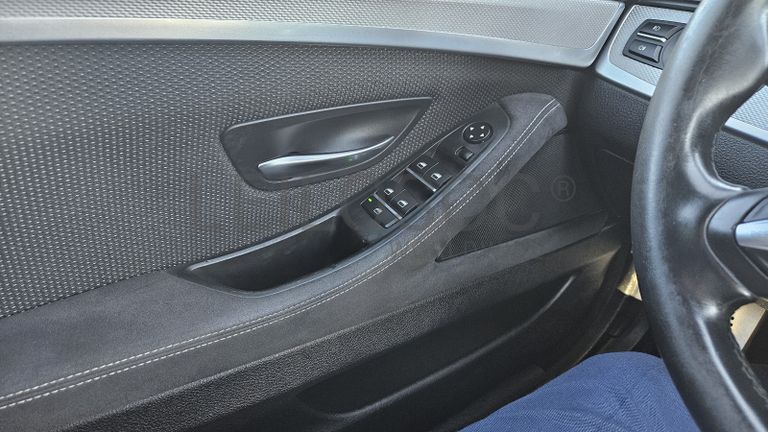 BMW 525d 2.0D bi turbo · Ano 2014