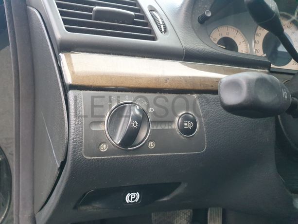 Mercedes-Benz E220 CDI · Ano 2002