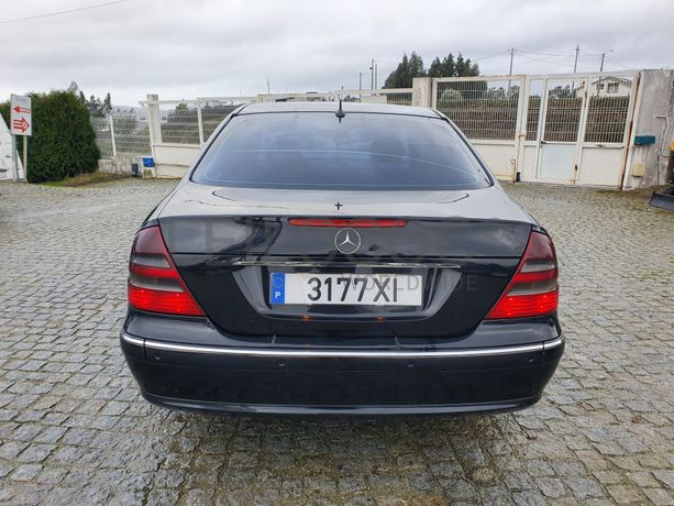 Mercedes-Benz E220 CDI · Ano 2002