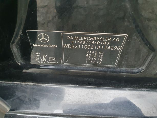 Mercedes-Benz E220 CDI · Ano 2002