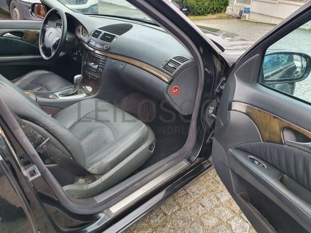Mercedes-Benz E220 CDI · Ano 2002