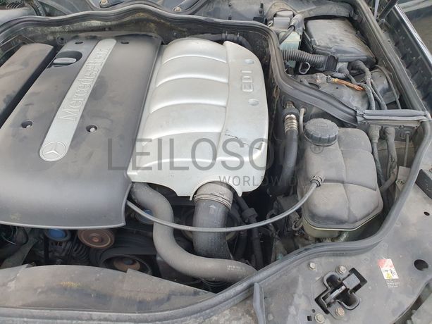 Mercedes-Benz E220 CDI · Ano 2002