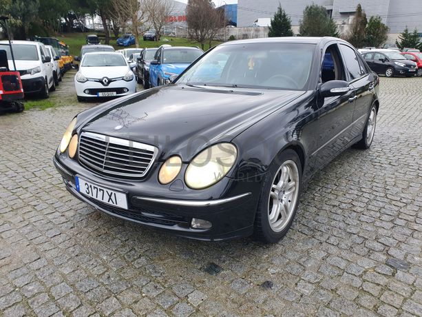 Mercedes-Benz E220 CDI · Ano 2002