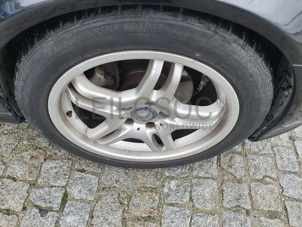 Mercedes-Benz E220 CDI · Ano 2002