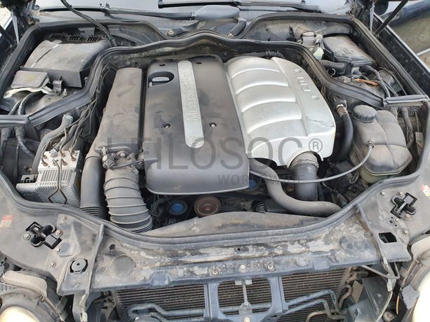 Mercedes-Benz E220 CDI · Ano 2002