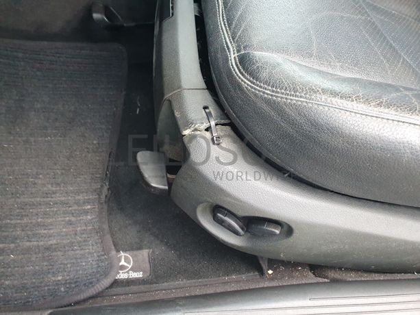 Mercedes-Benz E220 CDI · Ano 2002