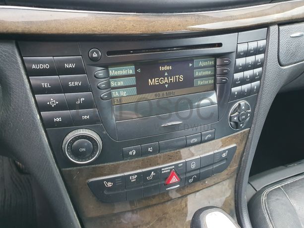 Mercedes-Benz E220 CDI · Ano 2002