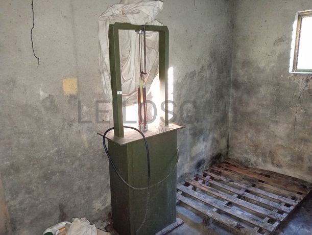 Máquina de virar sapatos · Máquina de cortar relva · Compressor · Depósitos de Ar