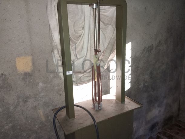 Máquina de virar sapatos · Máquina de cortar relva · Compressor · Depósitos de Ar