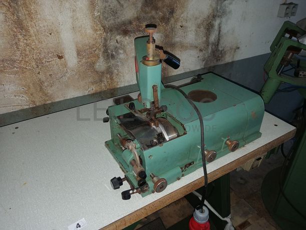 Máquina de facear · Máquina de enformar luvas · Máquina de pregar saltos