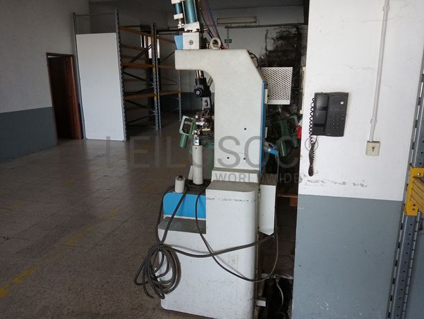 Máquina de facear · Máquina de enformar luvas · Máquina de pregar saltos