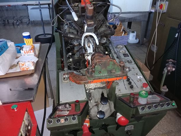 Modificador de bicos · Máquina de montar