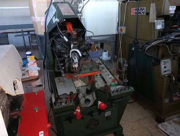 Modificador de bicos · Máquina de montar