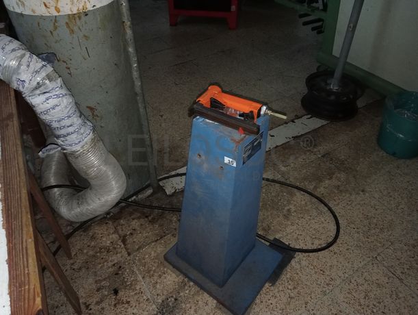 Forno de tratamento · Escovadeira · Máquina de lixar · Máquina de agrafar