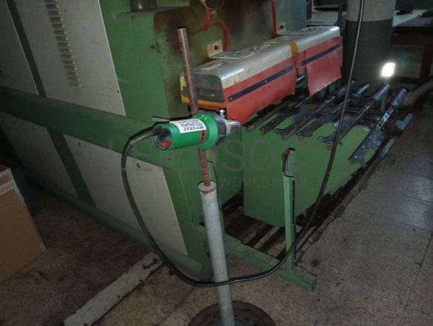 Máquina com ferro de brunir · Diversos