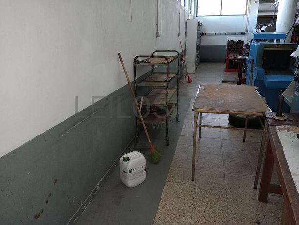 Máquina com ferro de brunir · Diversos