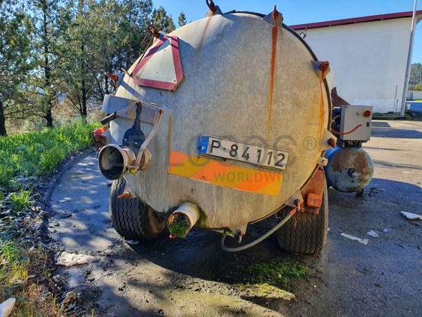 Atrelado com Cisterna