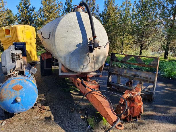 Atrelado com Cisterna