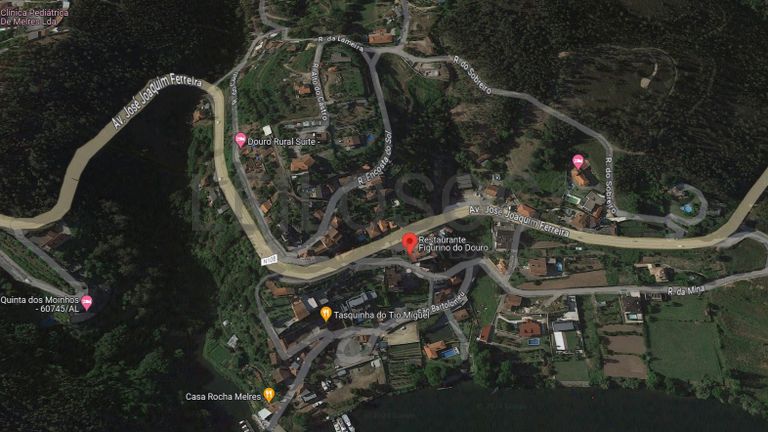 Edifício de 3 Pisos c/ Vista Douro