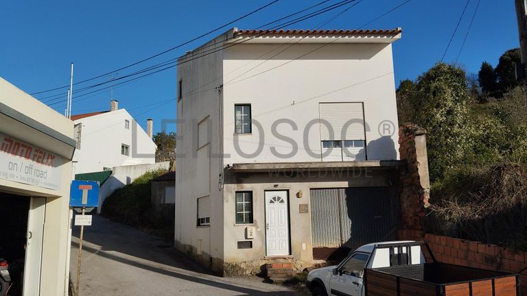 Moradia (Terreno c/ Benfeitoria) · Alcobaça