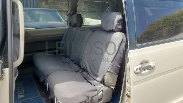 Toyota Noah · Ano 2001