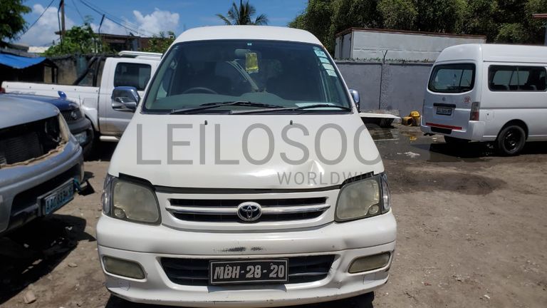 Toyota Noah · Ano 2001