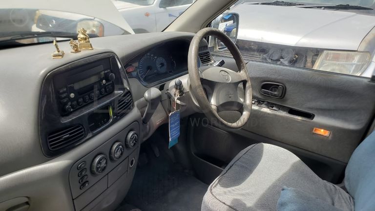 Toyota Noah · Ano 2001