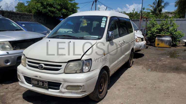 Toyota Noah · Ano 2001