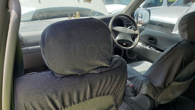 Toyota Noah · Ano 2001