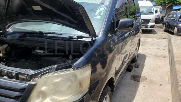 Toyota Noah · Ano 2002