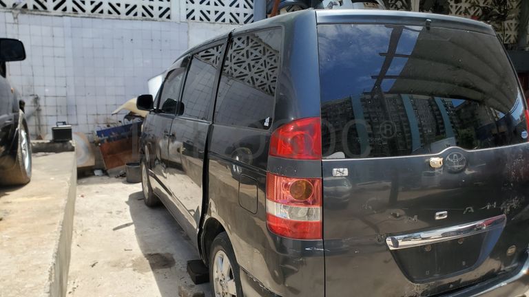 Toyota Noah · Ano 2002
