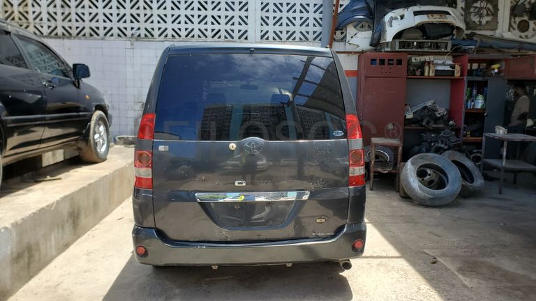 Toyota Noah · Ano 2002