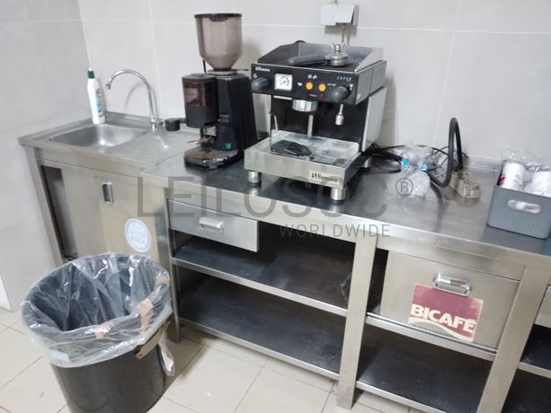 Estanteria · Equipamento Escritório · Diversos