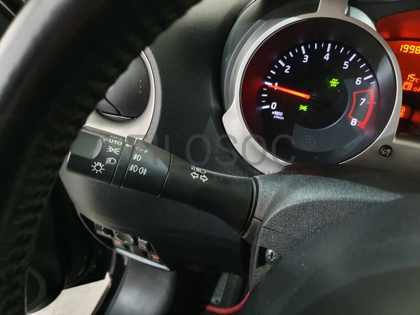 Nissan Juke 1.6 T 4x4 M-CVT · Ano 2011