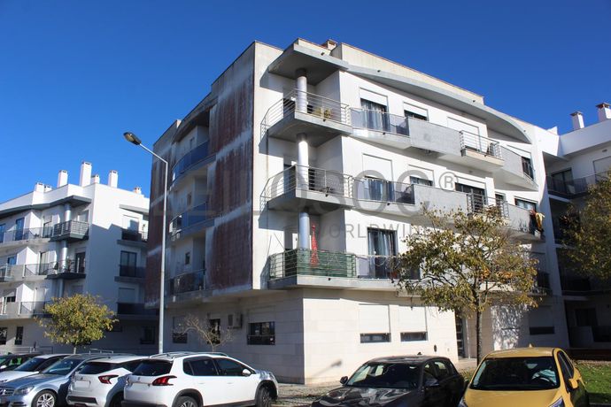 Garagem Fechada · Almada