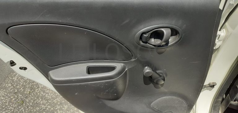 Nissan Micra · Ano 2015