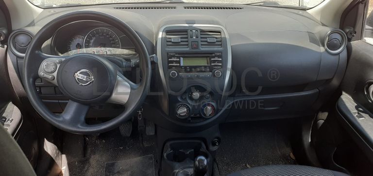 Nissan Micra · Ano 2015