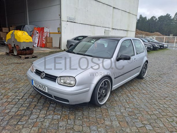 Volkswagen Golf 1.9 TDI · Ano 2003