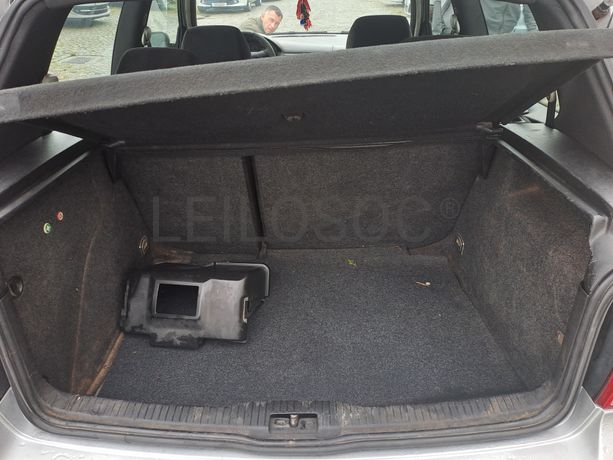 Volkswagen Golf 1.9 TDI · Ano 2003