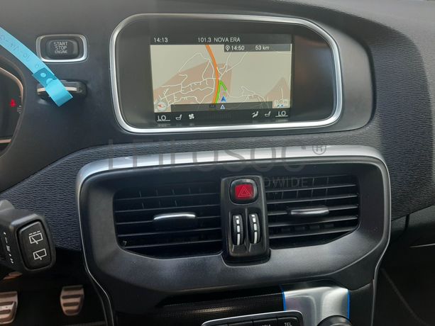 Volvo V40 D2 · Ano 2015