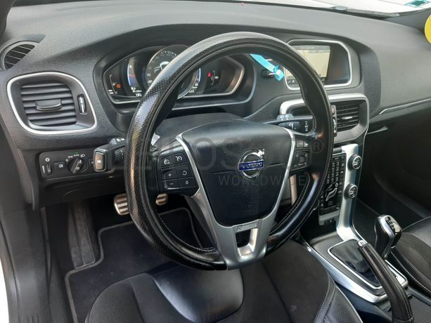 Volvo V40 D2 · Ano 2015