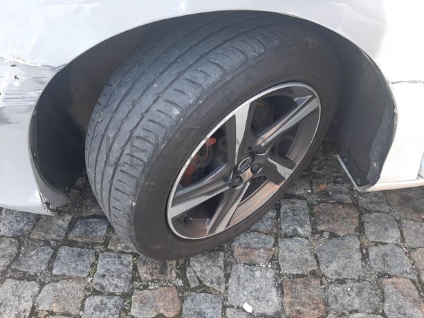 Volvo V40 D2 · Ano 2015