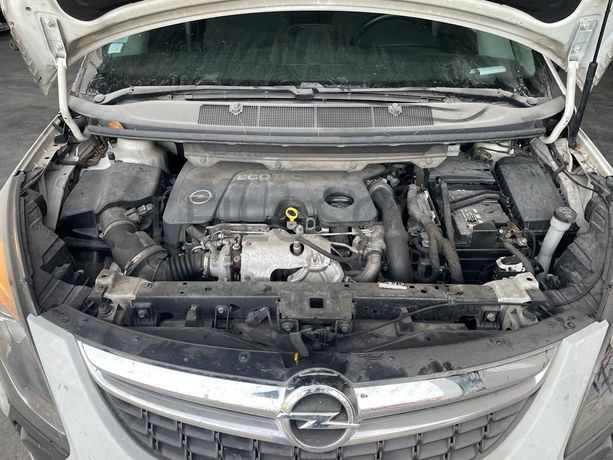 Opel Zafira C Tourer · Ano 2015